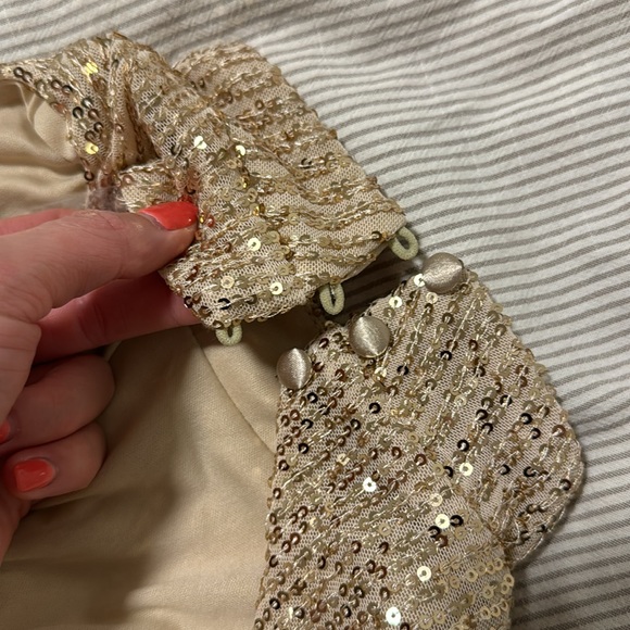 Selfie Leslie keyhole backless halter mini dress in champagne sequin - Picture 6 of 6